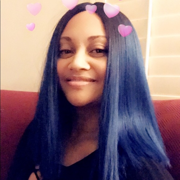 A Girl in 😍 with the idea of ❤️ - Picture 2 of 7